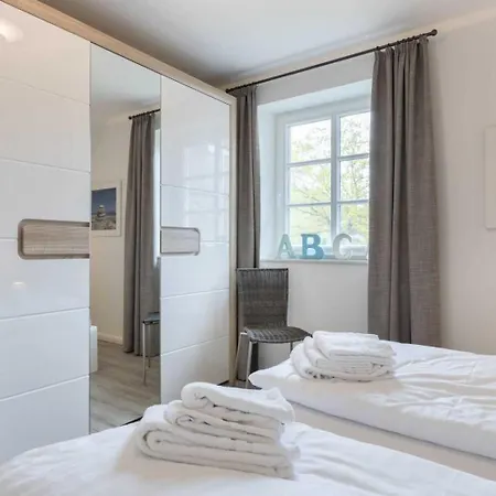 Ferienhaus Haushaelfte 5b Id 330 *